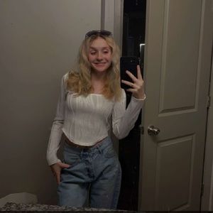 Meet your Posher, Hallie